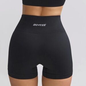 Super Sculpt Seamless Mini Shorts in Black